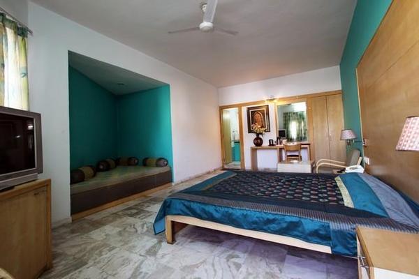 Hotel Gorbandh 